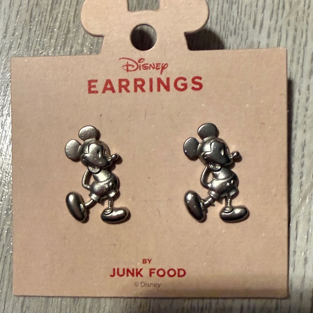 Disney  Mickey Mouse earrings new in package - Picture 3 of 3